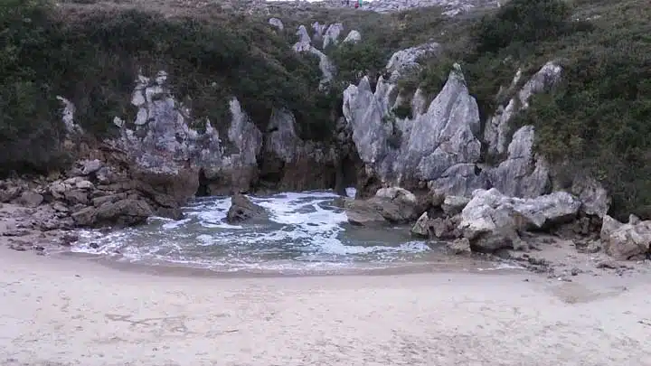 Playa de Gulpiyuri Asturias