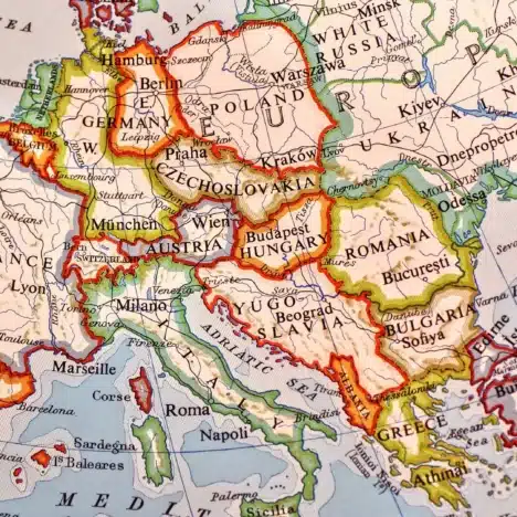 Explorando el mundo: Viajar solo, en pareja o en grupo